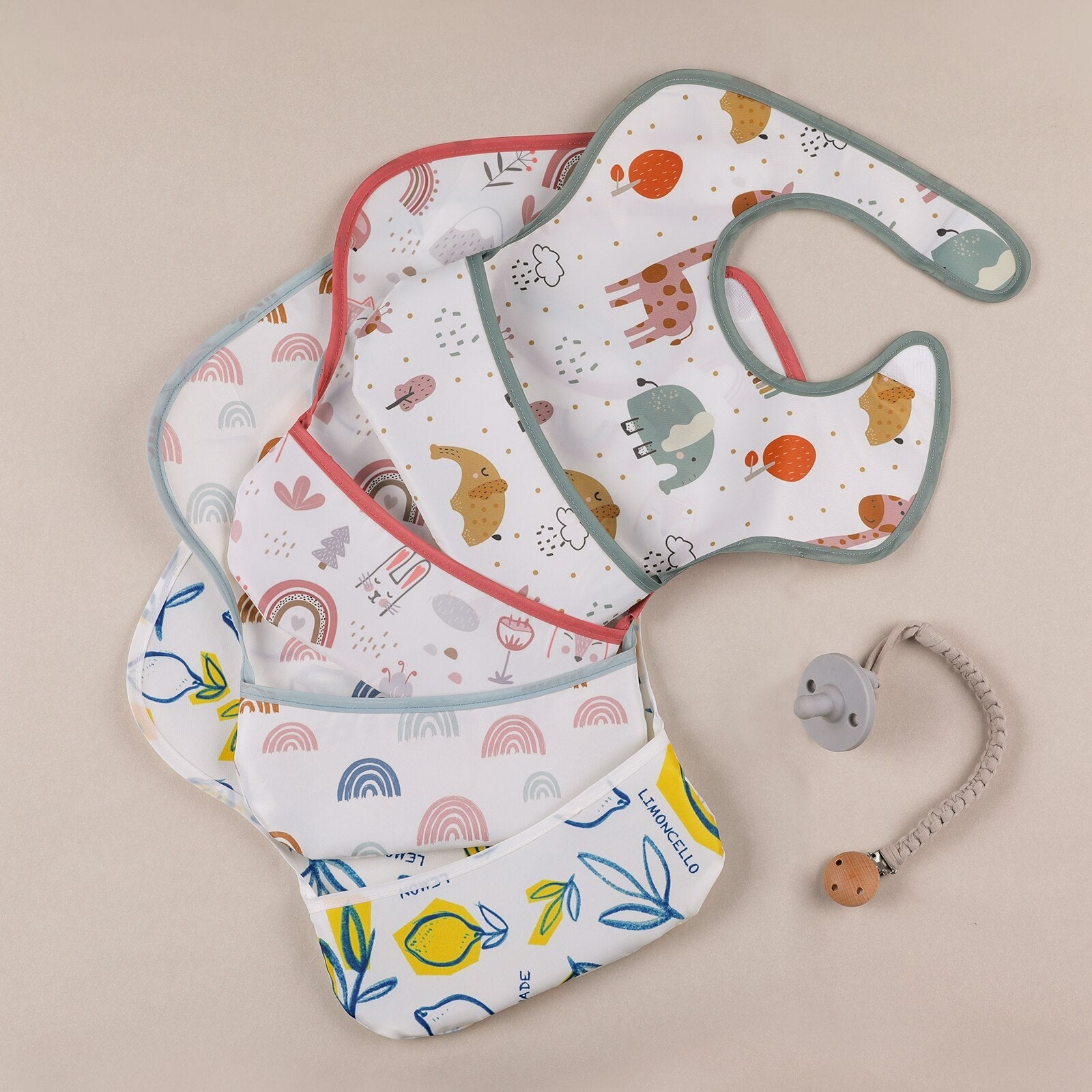 2Pcs Waterproof Cartoon Bibs/Feeding Bibs for Baby childrensterritory