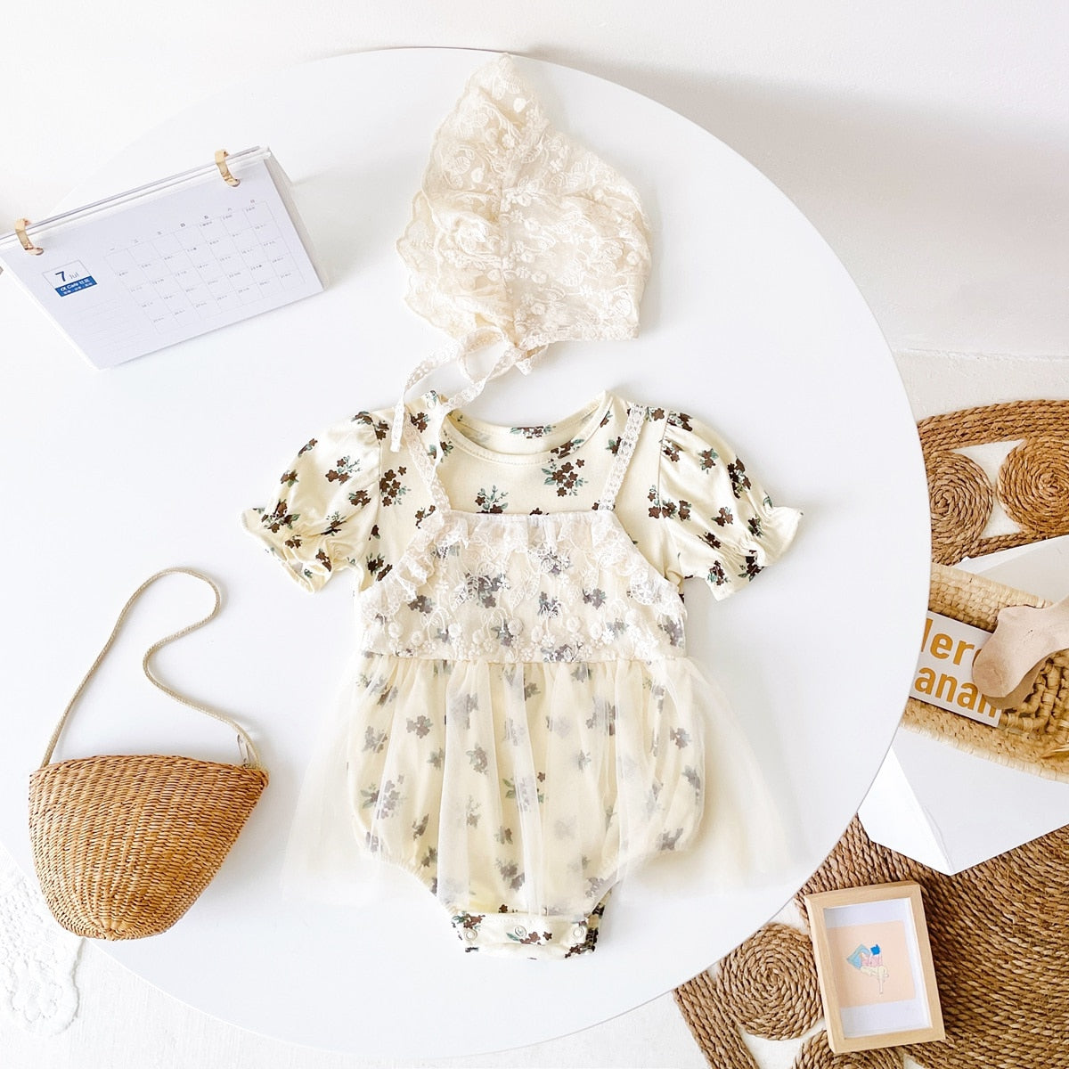 Short Sleeve Floral Lace Baby Girl Cotton Bodysuit with Hat childrensterritory