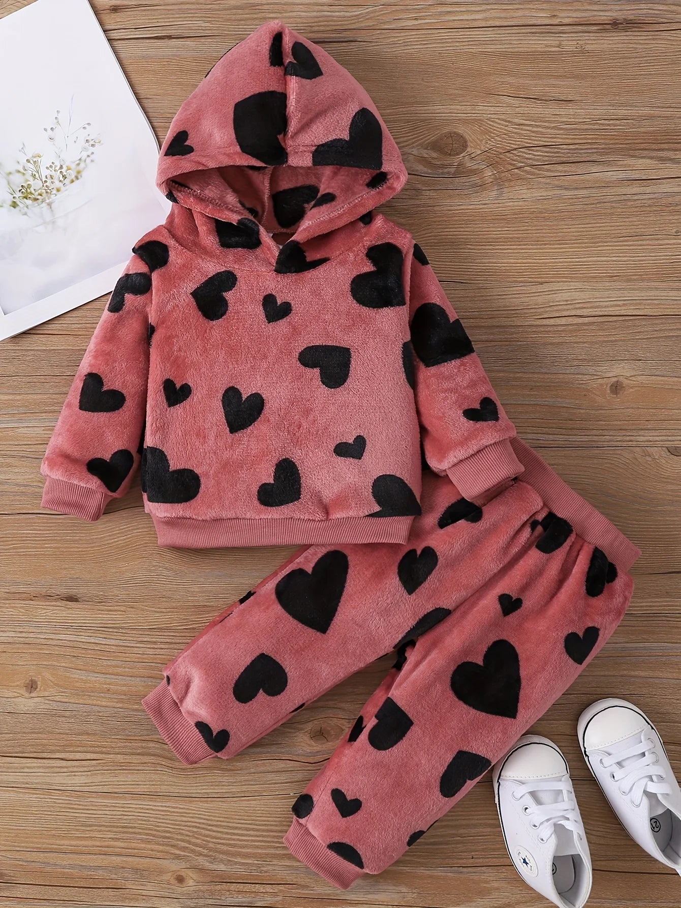 Heart Design Plush Hooded Top and Pant Baby Outfit Set childrensterritory