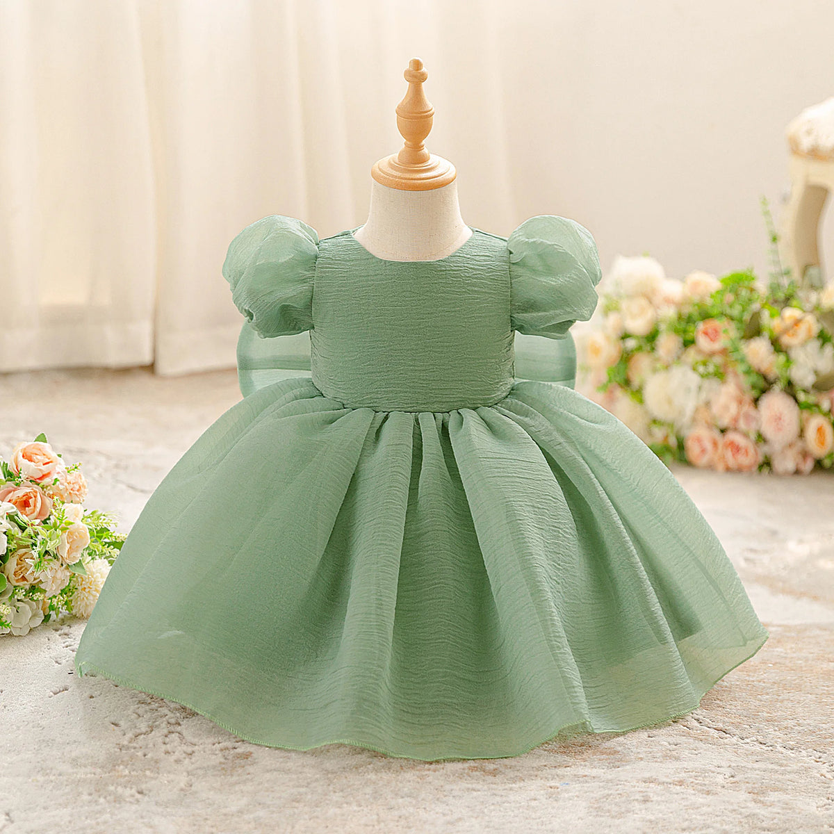 Little Girl Puff Sleeves Wedding Party Gown With Bow Puff Design