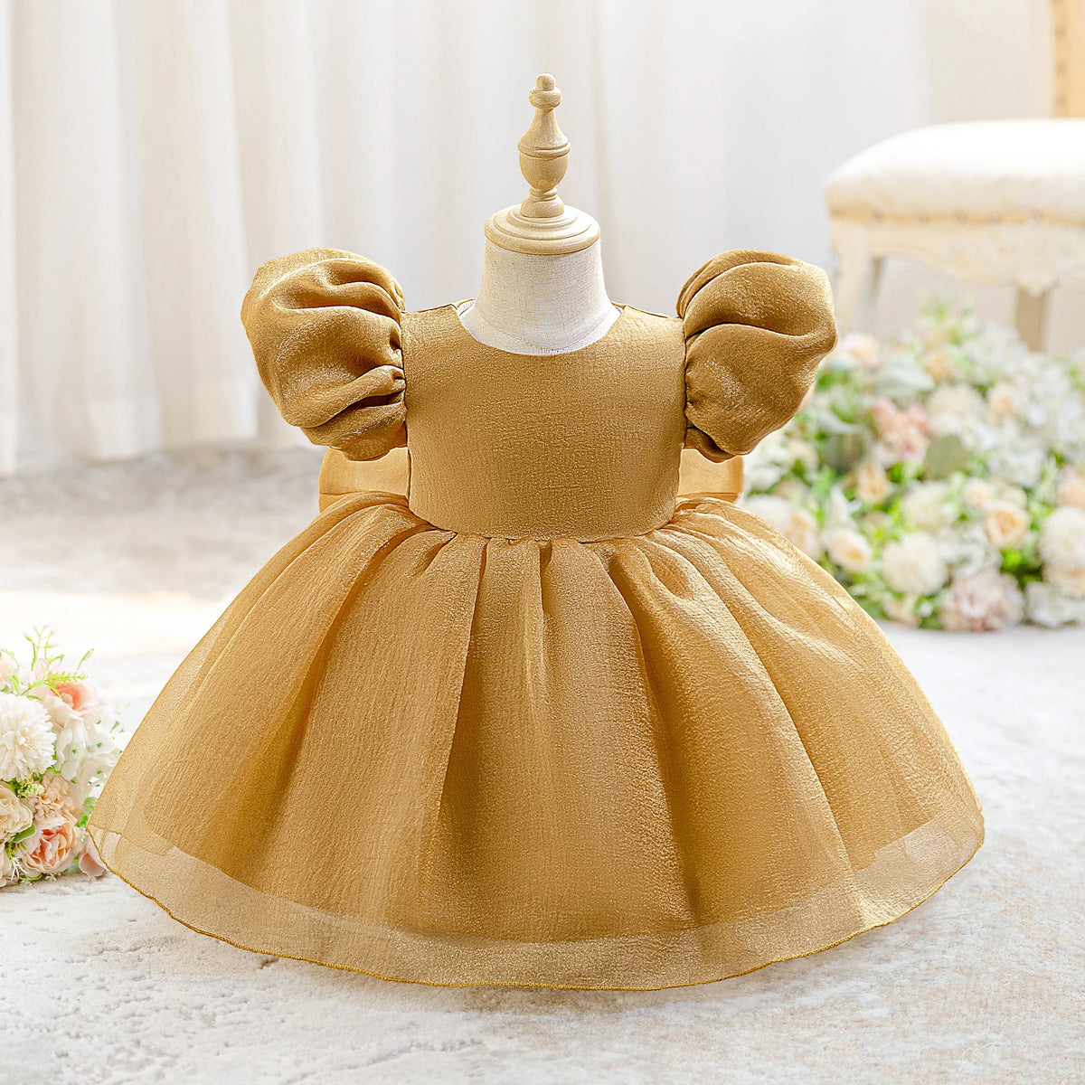 Little Girl Puff Sleeves Wedding Party Gown With Bow Puff Design