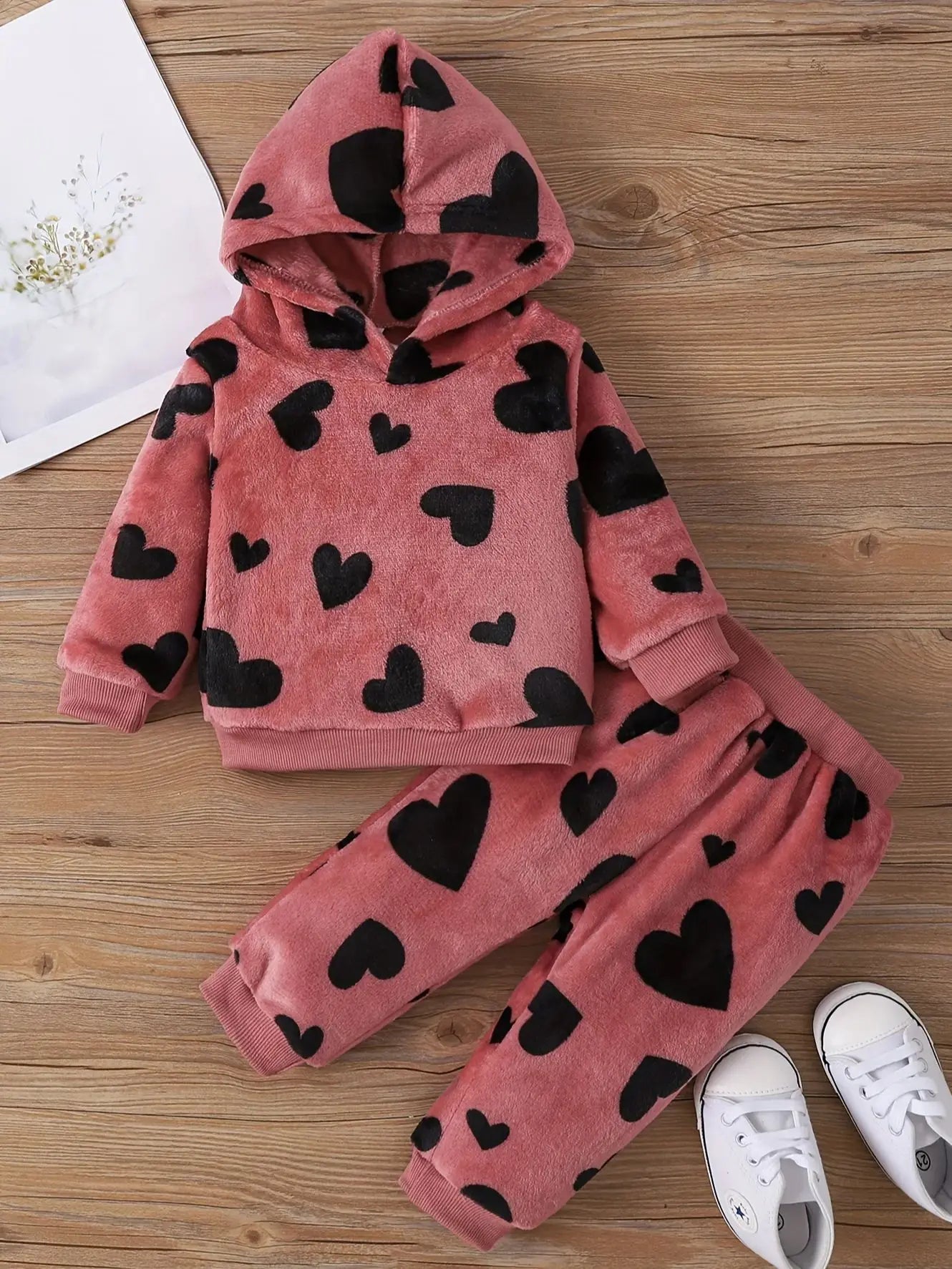 Heart Design Plush Hooded Top and Pant Baby Outfit Set childrensterritory